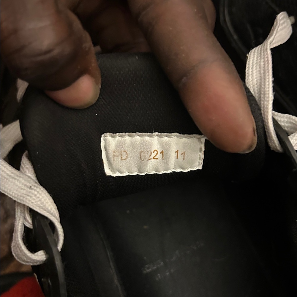Louis Vuitton Black and White Leather Sneakers - Picture 2 of 6